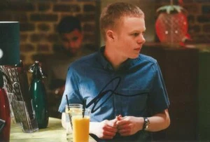 EASTENDERS* CLAY MILNER RUSSELL 'BOBBY BEALE' SIGNED 6x4 ACTION PHOTO+COA - Picture 1 of 1