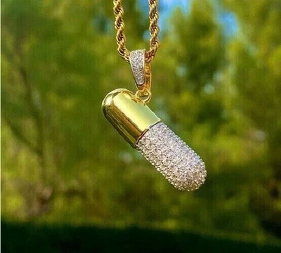 Colgante redondo de 2,0 quilates con forma de cápsula de diamante simulado enchapado en oro amarillo de 14 k Foto 1 de 4