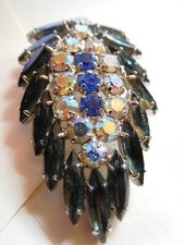 vintage 1950 large brooch blue light and dark rhinestones and iredescent 