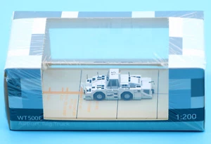 JC Wings GSE 1:200 GSE2WT500E05 CPA TOWING TRACTOR WT500E Diecast model - Picture 1 of 4