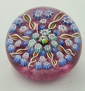 Vintage Glas Briefbeschwerer John Deacons Millefiori rosa & blau Blumen Schottland - Bild 1 von 19