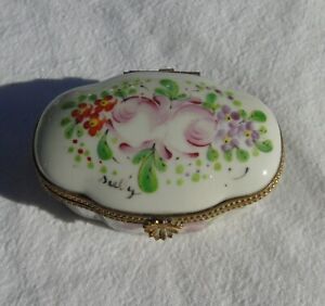 Porcelain pill, signed Sully. 3.5x7.5x4.5cm Very Good Condition