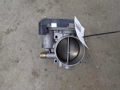 11 12 13 14 15 16 BMW 535i carrocería del acelerador (3,0 L, turbo) Foto 1 de 4