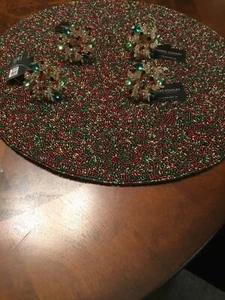 Kim Seybert 4 Christmas/Holidays Beaded Red/Green Placemats + 4Napkin Rings New - Picture 1 of 4