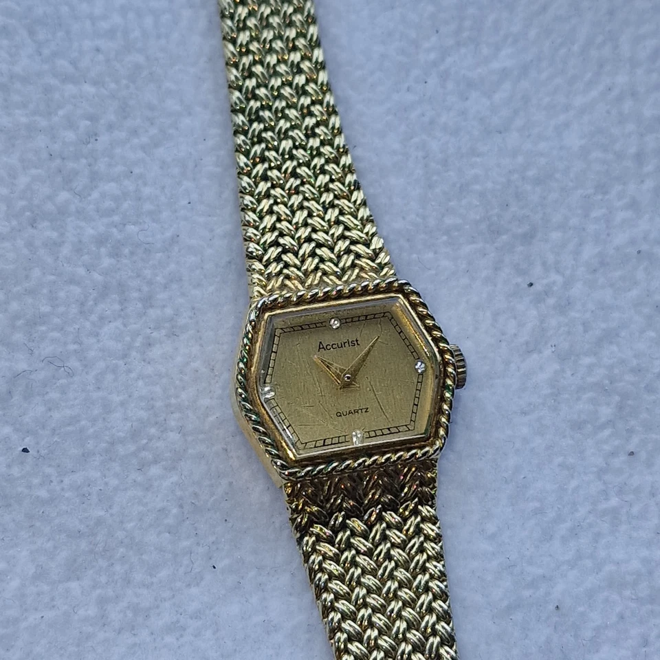 Vintage Accurist Hexagon Ladies Gold Swiss Quartz Watch - SPARES/ REPAIR - Image 1 of 4
