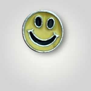 Vintage 1970's Enameled Smiley Face Hat Lapel Pin - Picture 1 of 2