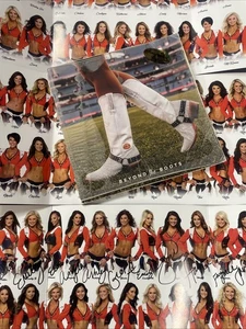 Libro firmado por animadoras de los Denver Broncos Beyond The Boots 2019 raro - Imagen 1 de 15