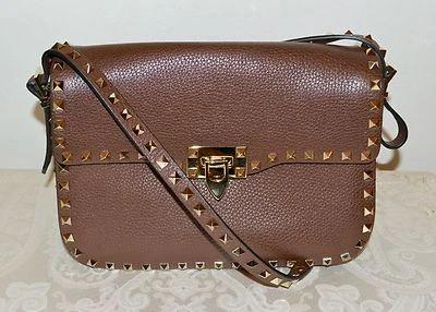 Nuevo $2645 Bolso Valentino Garavani Rockstud Pirámide Tachuela Solapa Cuero Granulado CACAO Foto 1 de 4