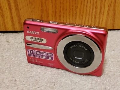 Sanyo VPC-X1250 12.1 MP 3X Optical Zoom Camera Pink Bundle Case Charger SD Card - Image 1 of 4