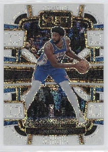 2023-24 Panini Select Concourse White Sparkle Prizm Joel Embiid #4 - Imagen 1 de 3