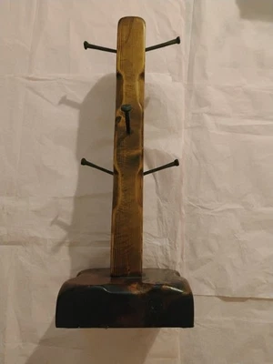 Porta 6 tazas de madera dura de arte popular vintage artesanal con clavos forjados a mano Foto 1 de 4