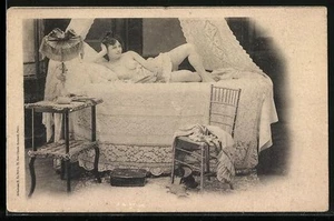 Photo-Postcard Femme Nue Sur Un Lit Acte - Imagen 1 de 2