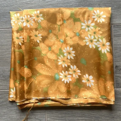 Tecido vintage dos anos 70 MOD floral margarida náilon ou acetato 5 jardas x 44" - Imagem 1 de 4