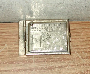 VINTAGE SMALL METAL COMPACT CASE WITH ALPHABET LETTERS ON TOP & INSIDE MEMO PAD - Picture 1 of 12