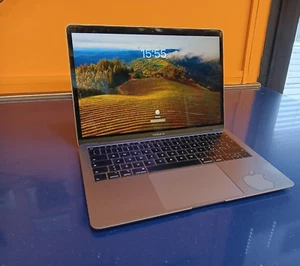 Apple Macbook Air 2019 Retina 8GB Grigio Usato* - Foto 1 di 2