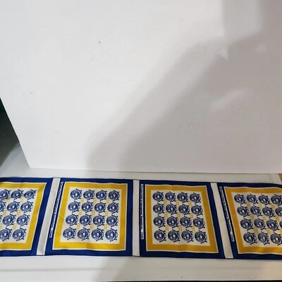 Bufanda De Colección Frankie Welch 33X8 International Toastmistress  Foto 1 de 3