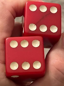 Vecchia coppia di dadi jumbo in bachelite rosso traslucido *difetti su 1 072225dBHZE - Foto 1 di 8