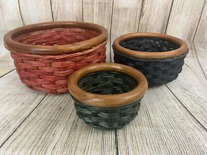 Vintage 3er Set Dansk Weiden Holz Satzkörbe rot blau grün Landhaus Pflanzgefäß - Bild 1 von 12