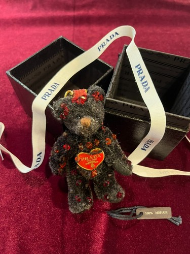 PRADA PORTACHIAVI BORSA CHARM ORSO AUTENTICO PERLINE PIASTRA Cuore Nero Rosso F S