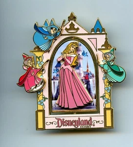 Prendedor Jumbo LE de Disney Disneyland Artista Destacado La Bella Durmiente Aurora Hadas - Imagen 1 de 2