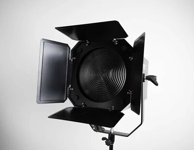 Walimex pro fresnel box, Light Reflectors , Fresnel Spot Light Bowens  - Image 1 of 4