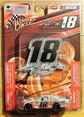 2009 1:64 Kyle Busch 18 Snickers Joe Gibbs Toyota Camry Winners Circle Hologram - Image 1 of 4