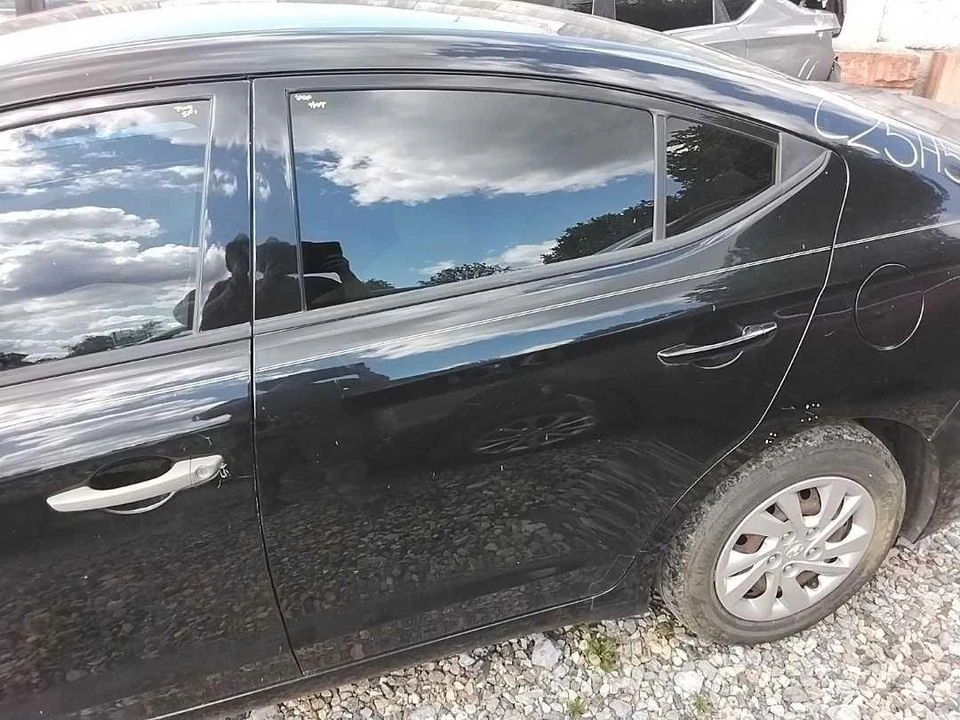 Used Rear Left Door Assembly Rear Side fits: 2018 Hyundai Elantra electric Sedan - Image 1 of 4