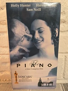 The Piano 🎹🎼 VHS 🎬 1993 Holly Hunter, Harvey Keitel, Sam Neill - Picture 1 of 5