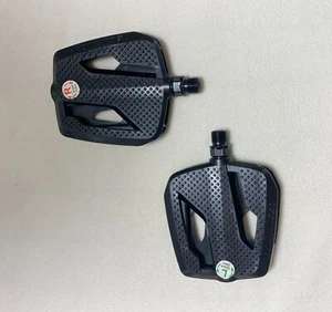 ¡NUEVO! Juego de plataformas de pedal Bontrager City 9/16" negro - Imagen 1 de 3