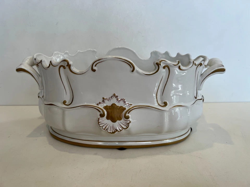 Jardinera de urna de cerámica blanca y dorada Chelsea House Italia con asas, 15 1/4" x 6 3/4" Foto 1 de 4