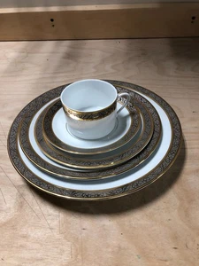 Phillippe Deshoulieres Orleans 5 piece place setting  Limoges Gold Platinum - Picture 1 of 7