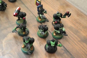 WARHAMMER ROGUE TRADER OLDHAMMER ORKS ORK UNIT 8 FLAGBEARER PAINTED PLASTIC b - Picture 1 of 2