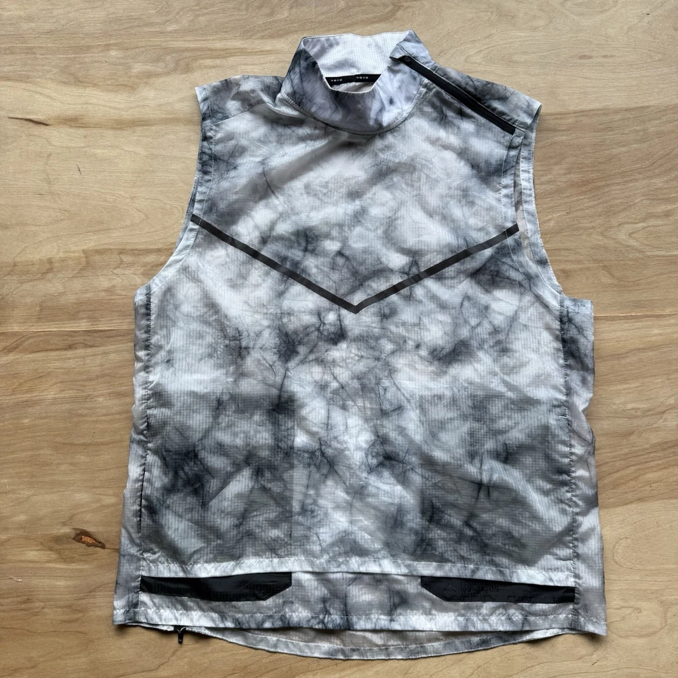 Nike Tech Transform Water Repellent Running Black Gray Vest BV5679-065 Mens  XL - Image 1 of 4