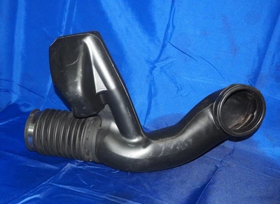 1999-2007 Chevy GMC Cadillac 6.0L 8.1L 4.8L 5.3L Engine Air Cleaner Duct Tube - Image 1 of 3