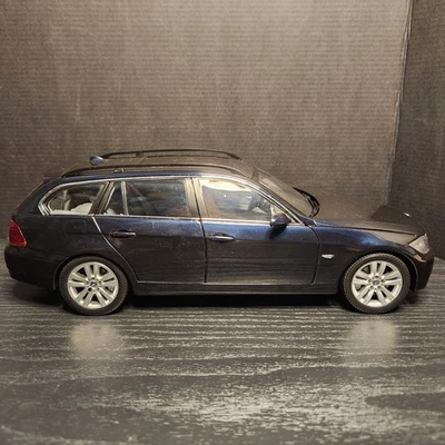 1/18 Kyosho BMW 330i Touring Blue Die-cast - Image 1 of 4