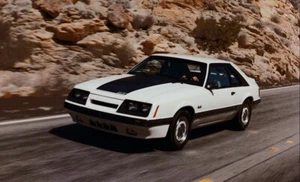 2 Ford Mustang 1985 factory press photographs - Picture 1 of 2
