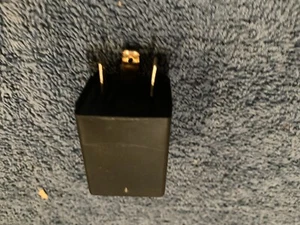 1980 - 1993 Classic Saab 900 VW Rabbit 3 Prong Four Way Turn Signal Flasher - Picture 1 of 5