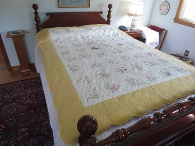 ANTIQUE Hand Quilted 48 EMBROIDERED BIRDS & FLOWERS Cotton QUILT - 61-1/2" x 80" - Image 1 of 4