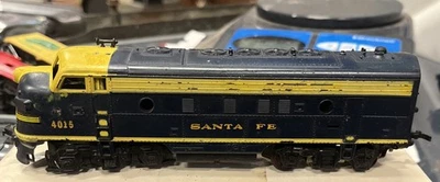 Tyco HO Scale Santa Fe 4015 Engine ( T 17 ) - Image 1 of 4