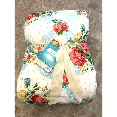 Pioneer Woman Vintage Floral Quilt Comforter Set Queen + 2 Pillow Shams - Image 1 of 4