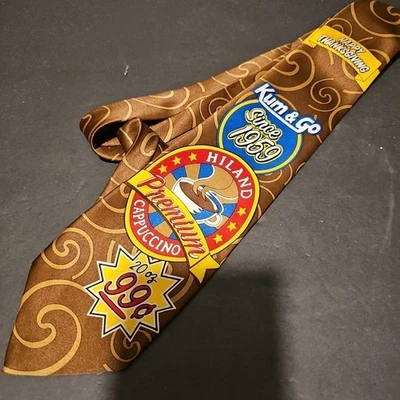 Corbata de cuello marrón Kum And Go Hiland Cappuccino Acción de Gracias Foto 1 de 4