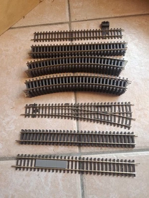 ★ SET BINARI PIKO USATO ★ 13 Curve R2 + Scambio DX + 4 Dritti 231 + 3 Dritti 239 - Immagine 1 di 4