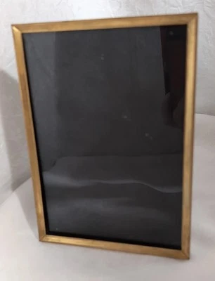 复古 70 年代镀黄铜 5x7 金属相框天鹅绒背面光泽玻璃支架/悬挂 — 第 1/4 张图片