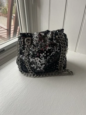 Monedero Big Buddha negro lentejuelas plata cadena plata Foto 1 de 4