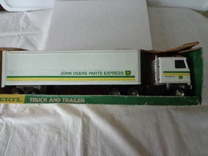 ERTL JOHN DEERE PARTS EXPRESS CAB OVER TRACTOR TRAILER PRESSED STEEL TITAN CAB - Picture 1 of 6