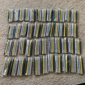45 confezioni di pastelli Tiffany & Co. 4 colori in ogni blu, giallo e viola 180 - Foto 1 di 6