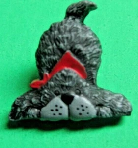(1) VINTAGE 7/8" RED NECKERCHIEF PUPPY DOG BLACK PLASTIC SHANK BUTTON (H38) - Picture 1 of 2