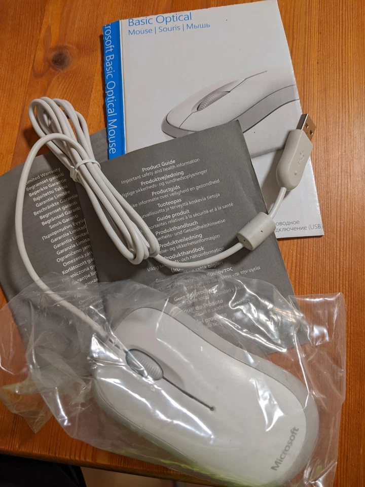 Microsoft Basic Optical Mouse v2.0 USB PS2 Compatible                       **12 - Bild 1 von 1