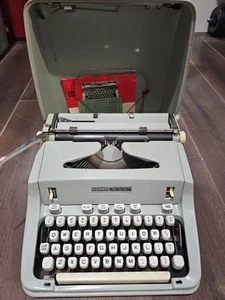 Vintage Hermes 3000 Portable Typewriter - Imagen 1 de 9