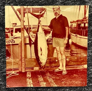 Foto de barco de pesca deportivo Kono Charter 1985 Honolulu Bob Baker y Big MARLIN CATCH - Imagen 1 de 12